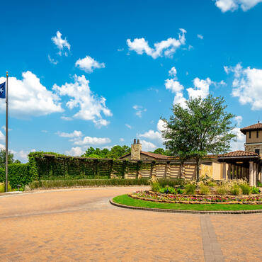 Carlton Woods Creekside Sports & Community Center